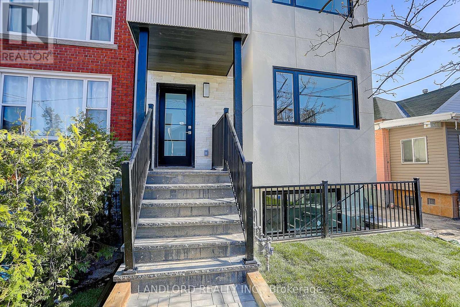 Lower - 71 Livingstone Avenue, Toronto, Ontario  M6E 2L7 - Photo 8 - W13670282