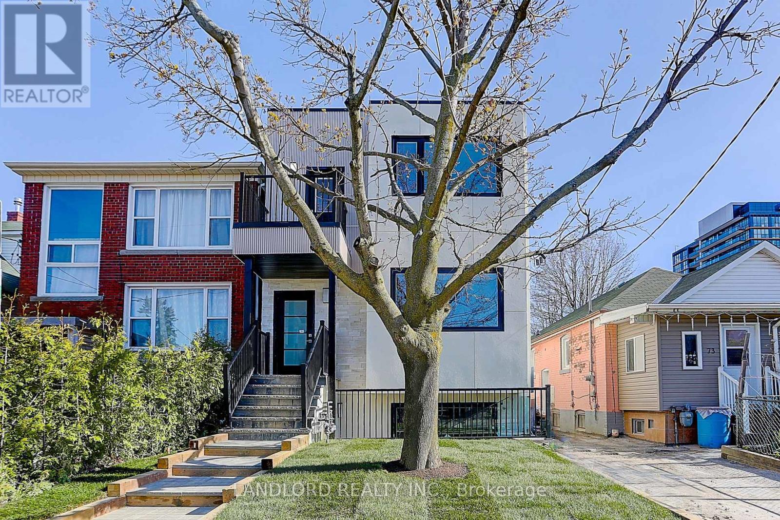 Lower - 71 Livingstone Avenue, Toronto, Ontario  M6E 2L7 - Photo 4 - W13670282