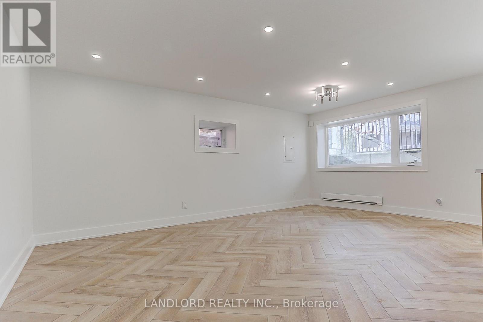Lower - 71 Livingstone Avenue, Toronto, Ontario  M6E 2L7 - Photo 21 - W13670282