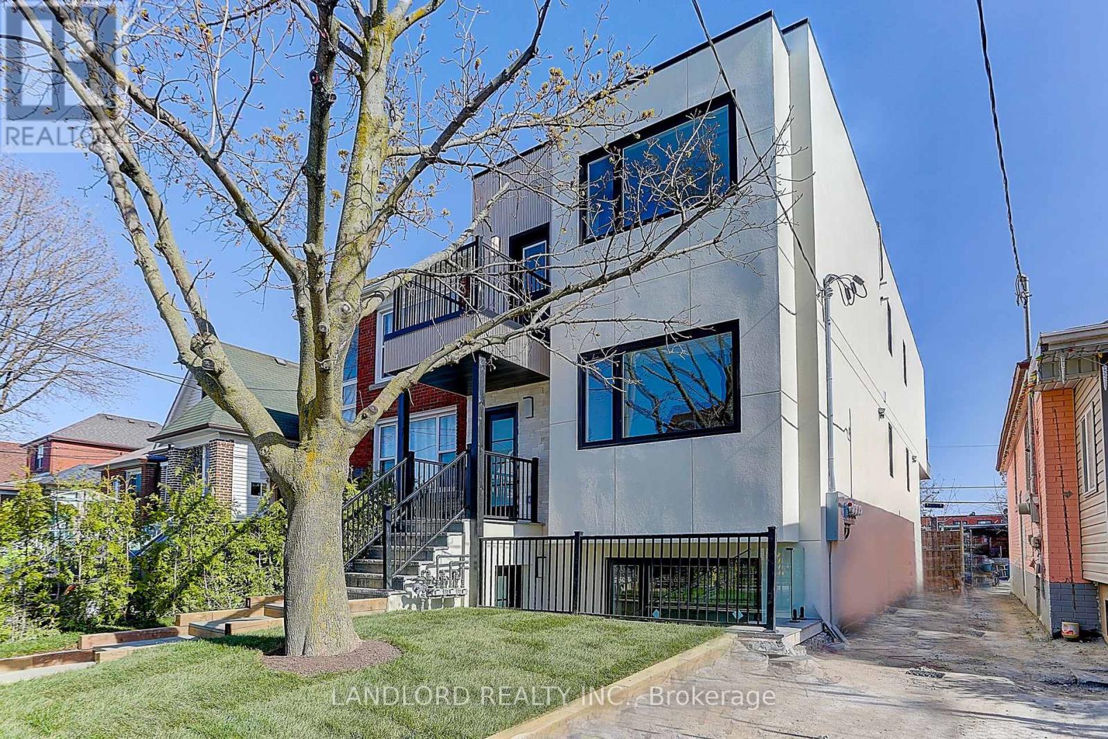 Lower - 71 Livingstone Avenue, Toronto, Ontario  M6E 2L7 - Photo 3 - W13670282