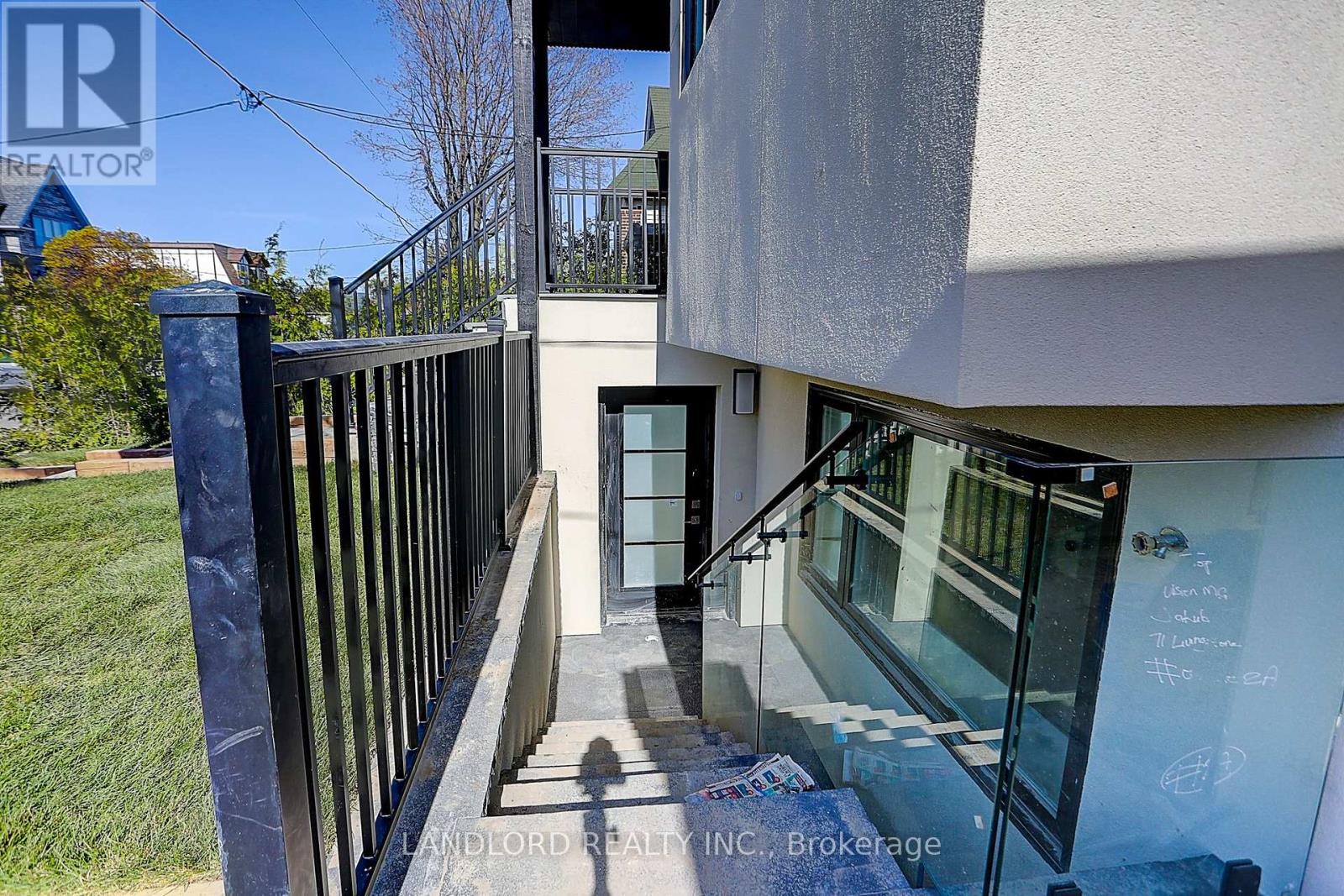 Lower - 71 Livingstone Avenue, Toronto, Ontario  M6E 2L7 - Photo 5 - W13670282