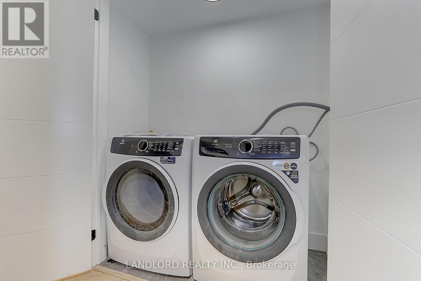 Lower - 71 Livingstone Avenue, Toronto, Ontario  M6E 2L7 - Photo 31 - W13670282