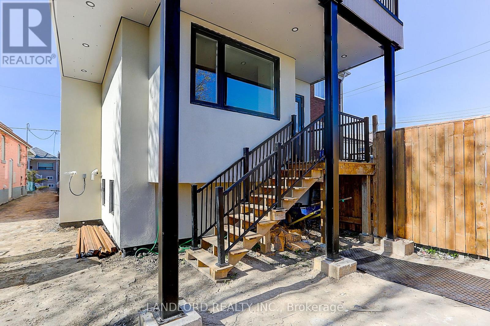 Lower - 71 Livingstone Avenue, Toronto, Ontario  M6E 2L7 - Photo 6 - W13670282