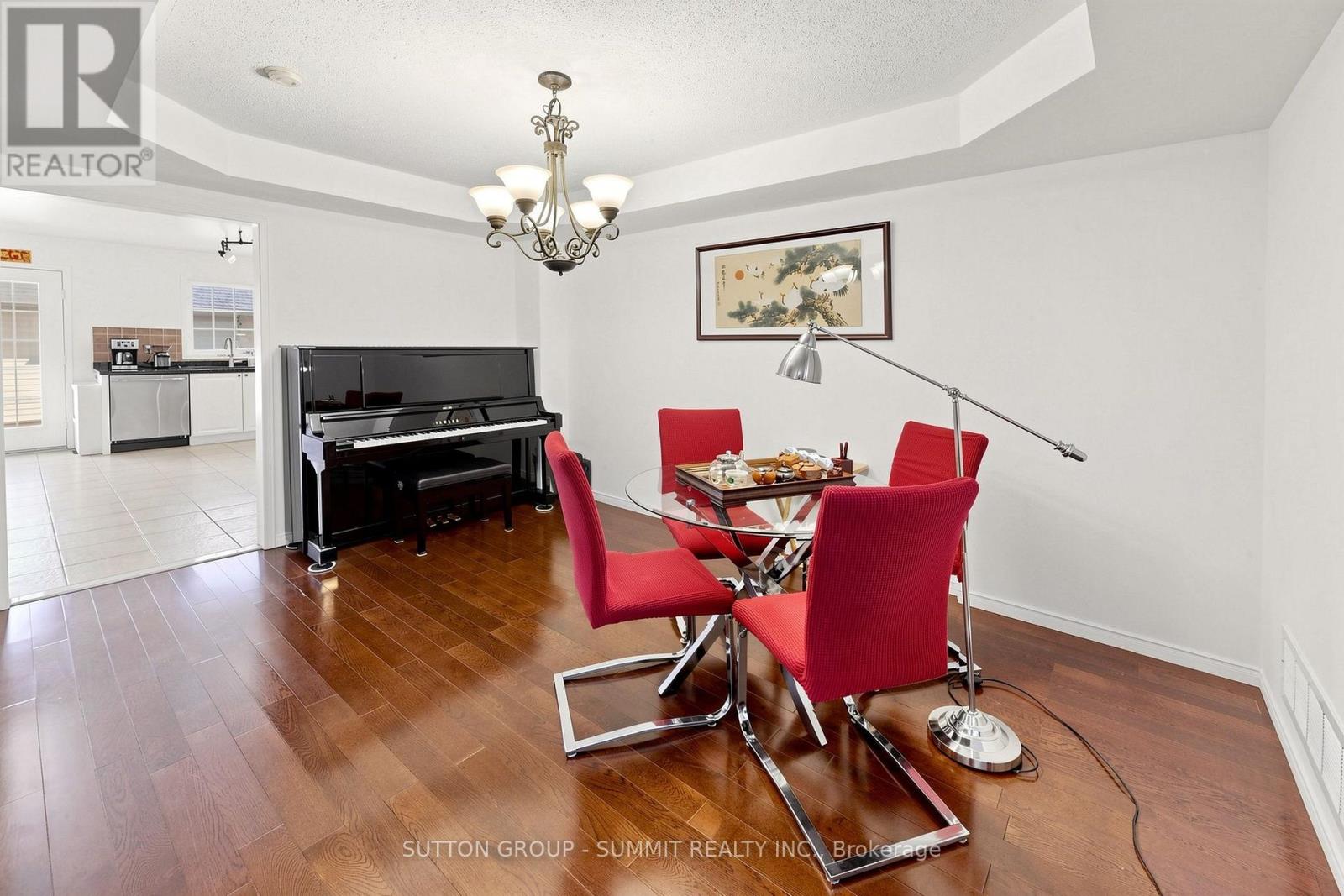 141 Gatwick Drive, Oakville, Ontario  L6H 6T7 - Photo 5 - W13670320