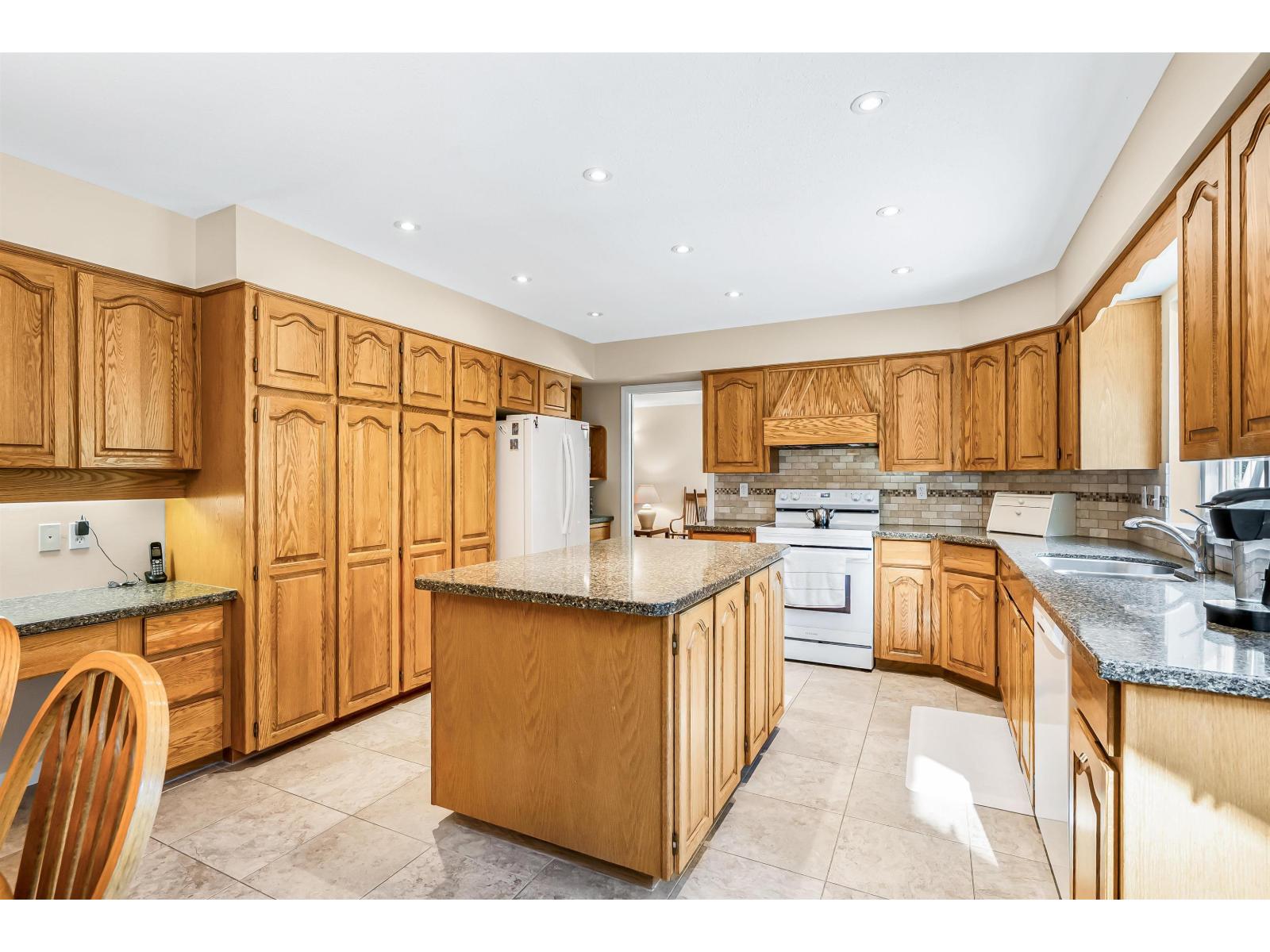 7446 149a Street, Surrey, British Columbia V3S 3H5 - Photo 7 - R3156399