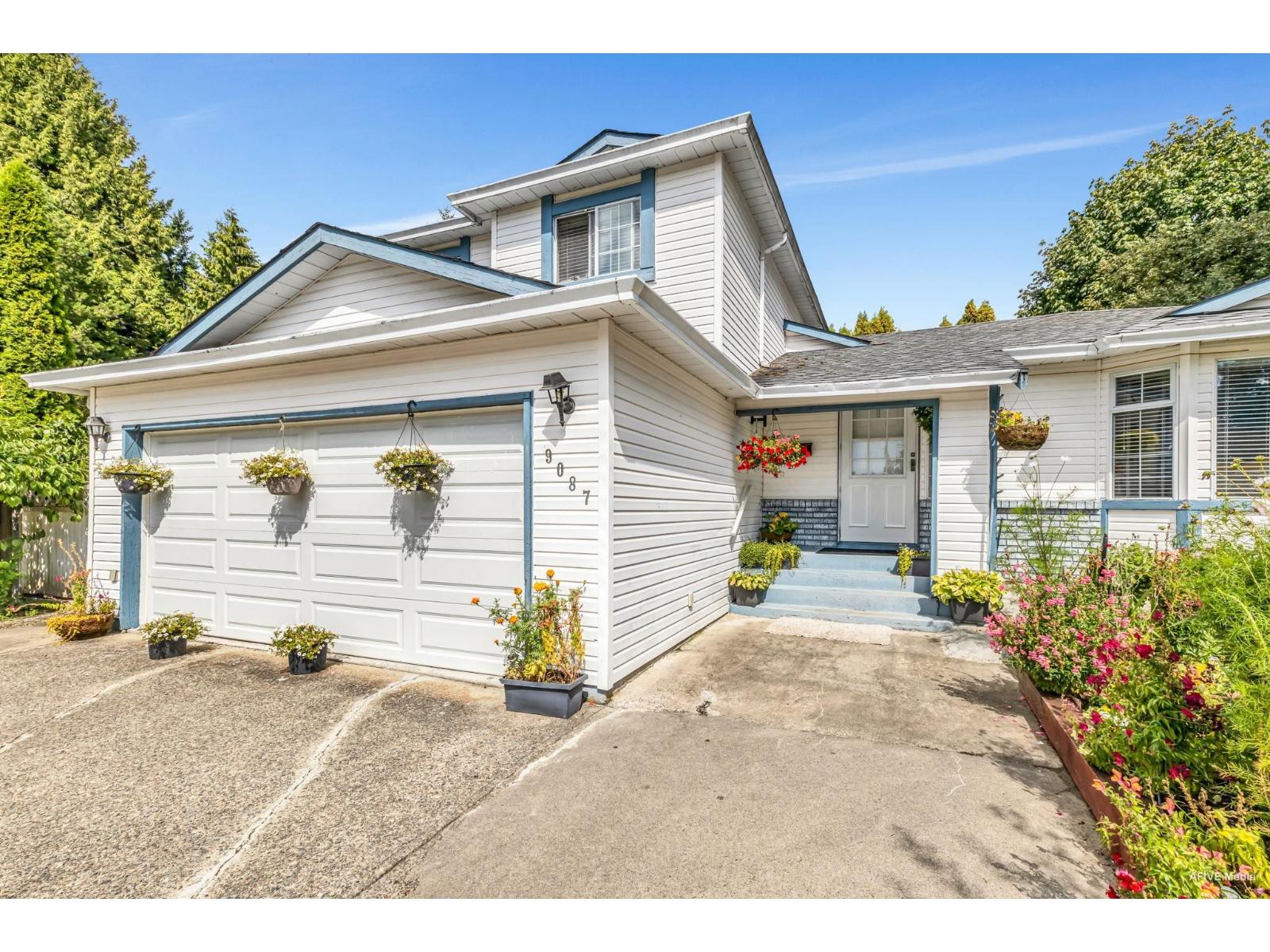 9087 144 Street, Surrey, British Columbia  V3V 5Z8 - Photo 4 - R3155320