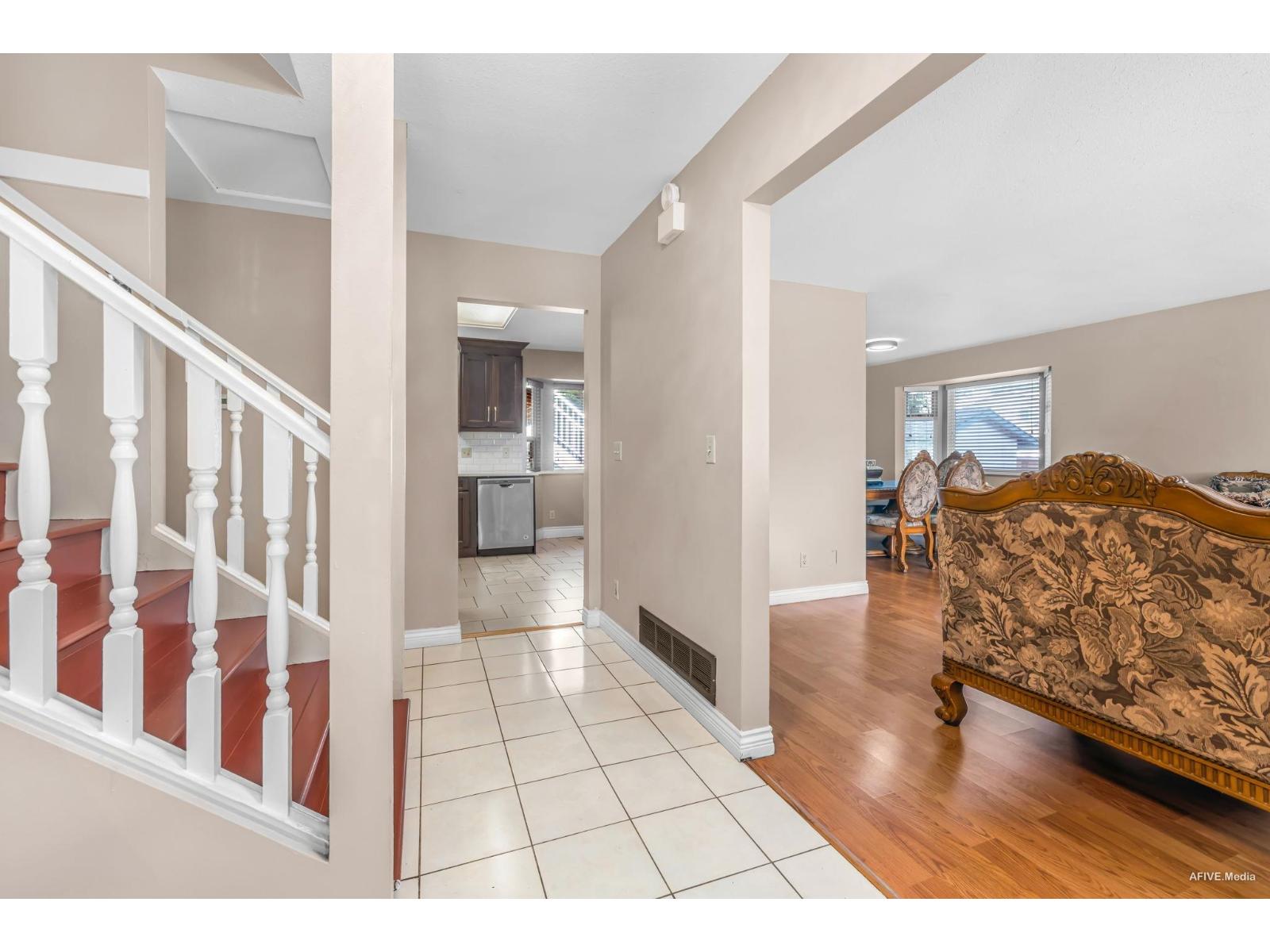 9087 144 Street, Surrey, British Columbia  V3V 5Z8 - Photo 5 - R3155320