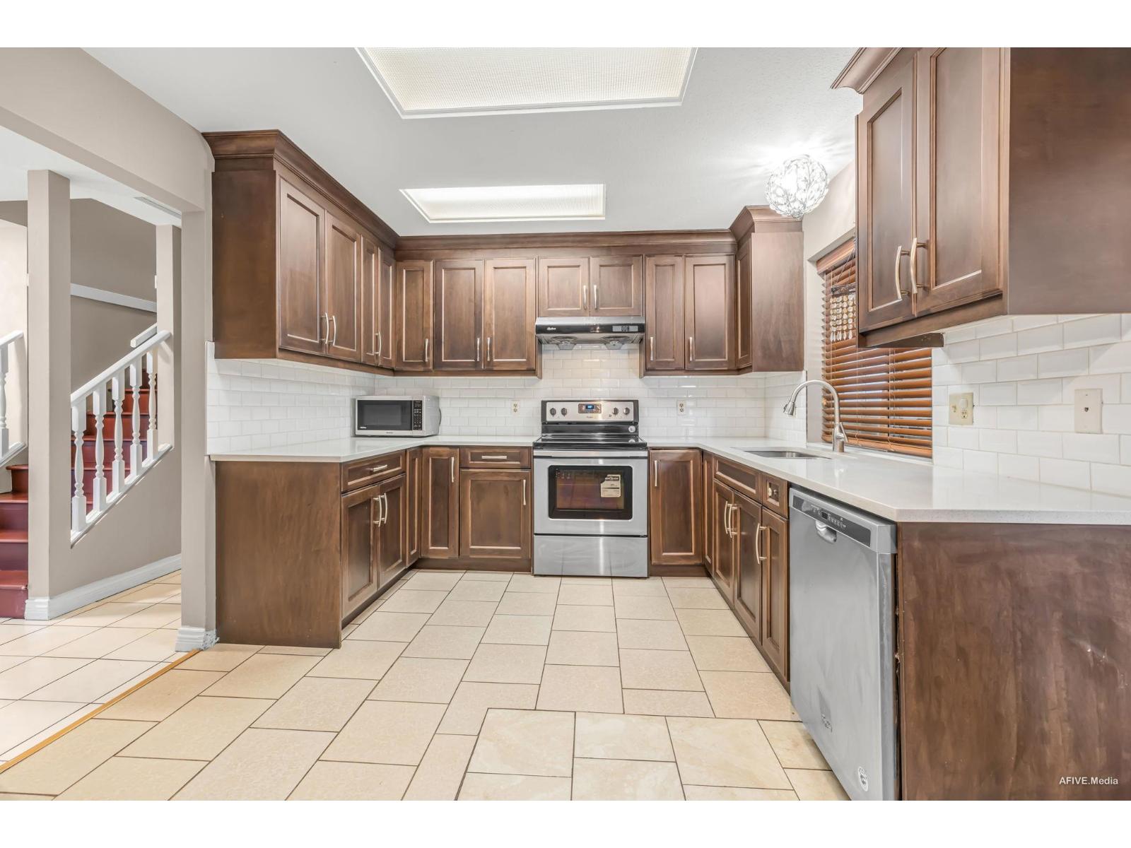 9087 144 Street, Surrey, British Columbia  V3V 5Z8 - Photo 10 - R3155320