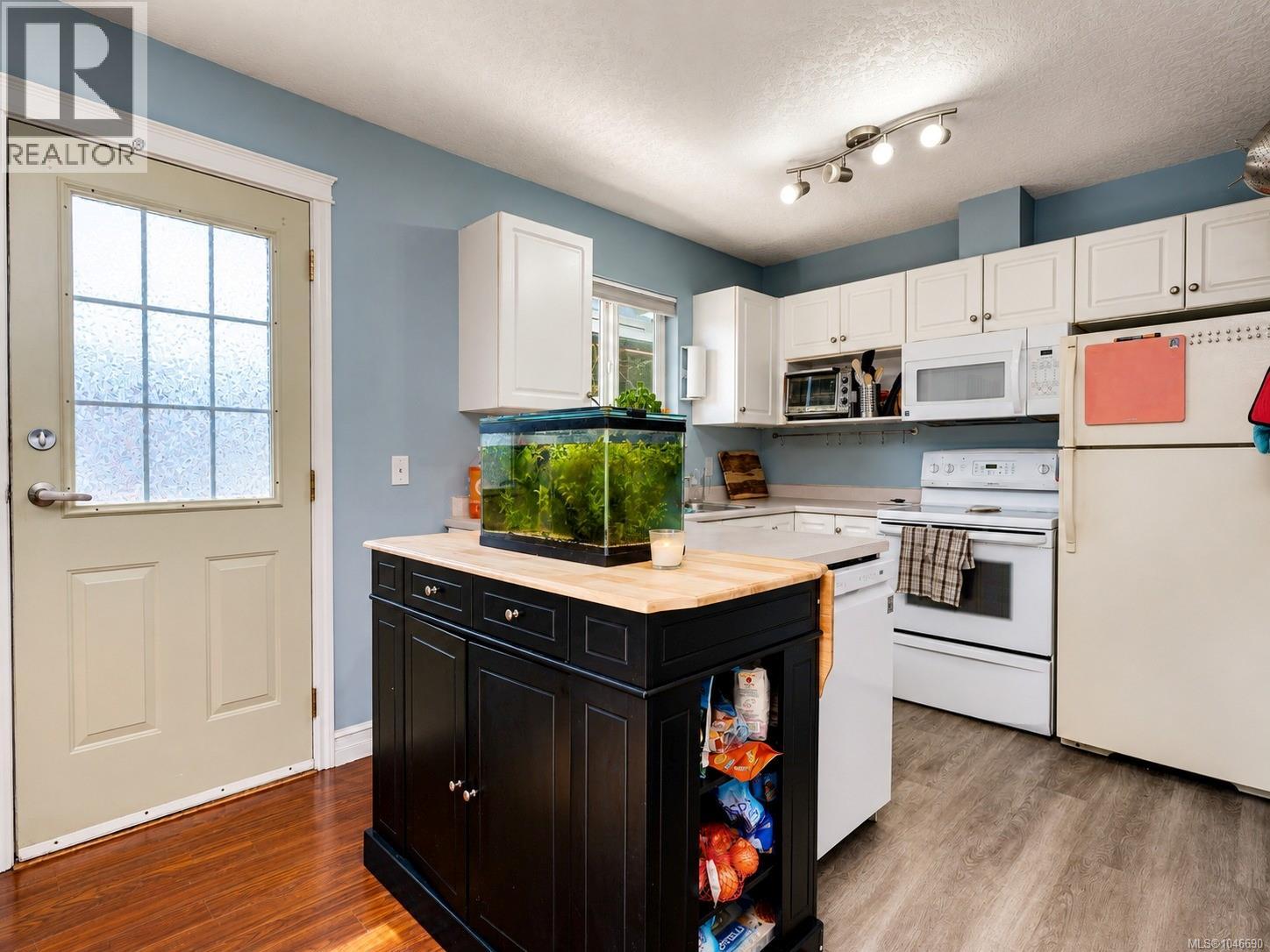2562 Wentwich Rd, Langford, British Columbia  V9B 3N4 - Photo 6 - 1046690