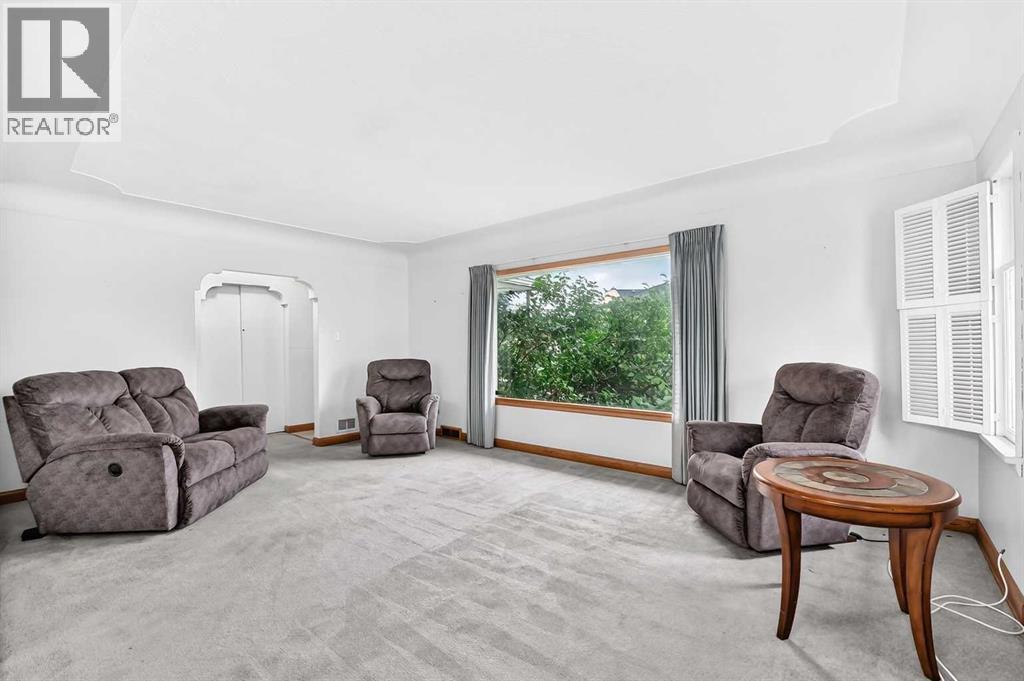 1315 19 Street NW, Calgary, Alberta  T2N 2K1 - Photo 2 - A2330860