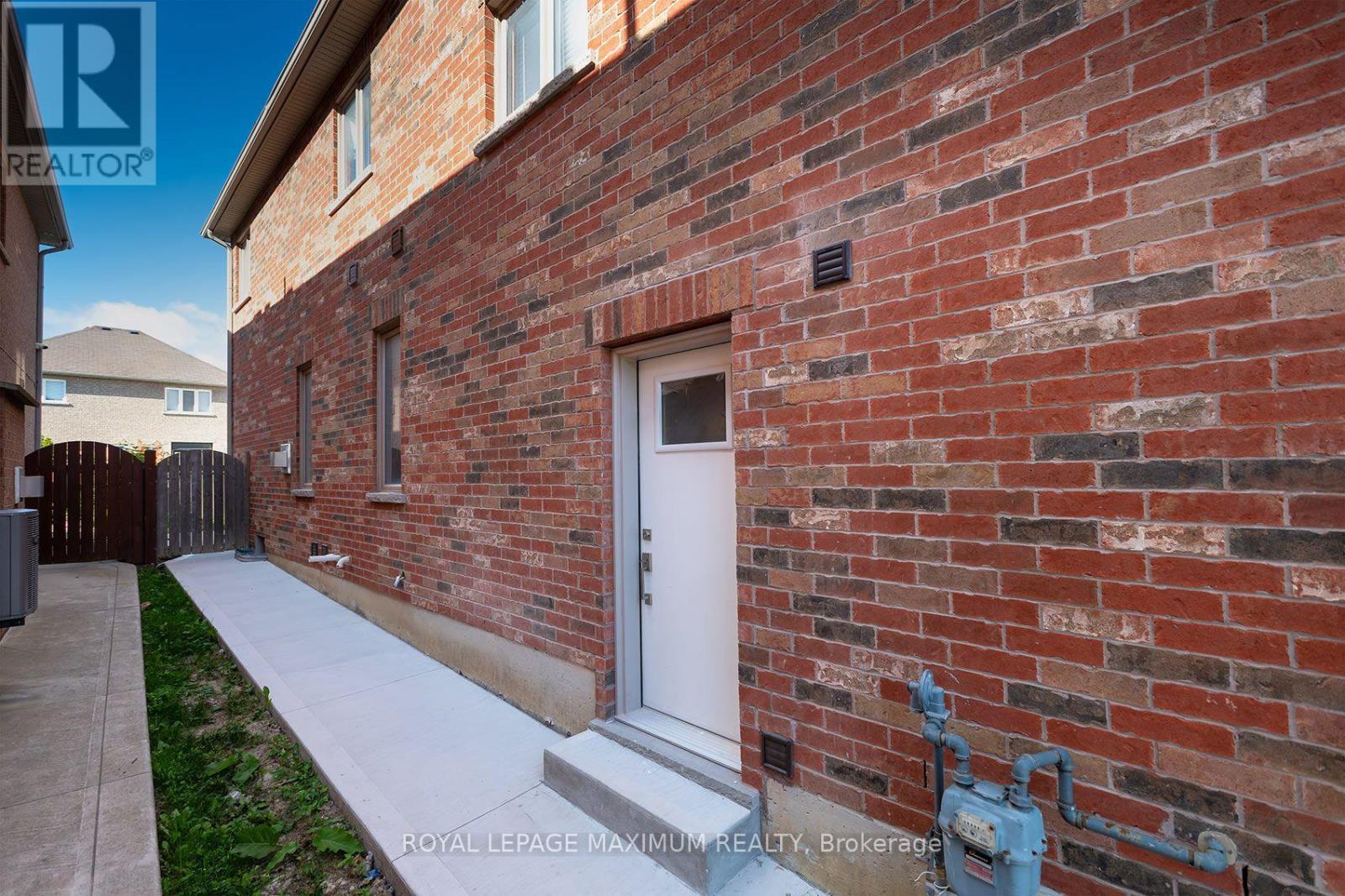 Basement - 8 Tustin Road, Brampton, Ontario  L6P 3K9 - Photo 4 - W13575710