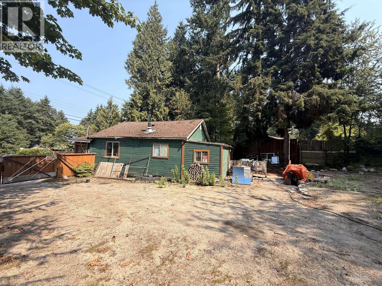 5700 Porpoise Bay Road, Sechelt, British Columbia  V0N 3A0 - Photo 2 - R3156450