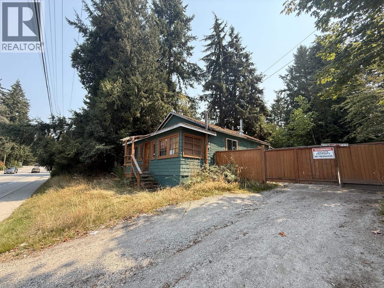 5700 Porpoise Bay Road, Sechelt, British Columbia  V0N 3A0 - Photo 3 - R3156450