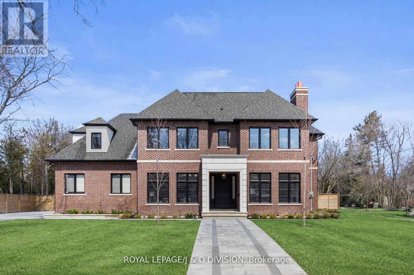 <div class="slider-price">$4,850,000</div><p>4 Pine Ridge Drive, Toronto, Ontario</p>