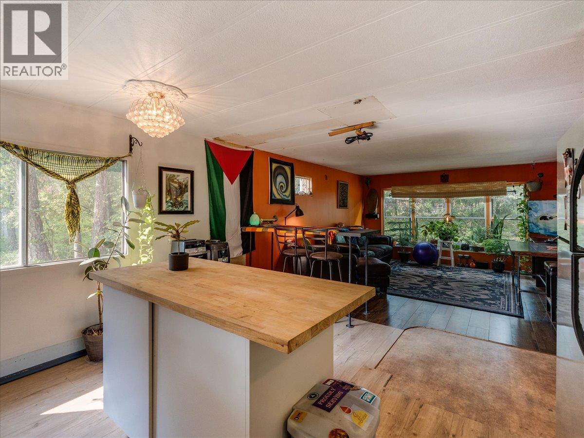 8864 Slocan  S Road, Slocan, British Columbia  V0G 2C0 - Photo 14 - 10397378