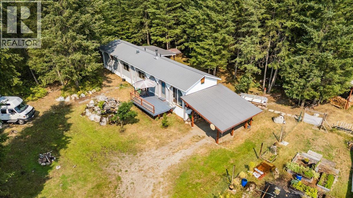 8864 Slocan  S Road, Slocan, British Columbia  V0G 2C0 - Photo 2 - 10397378
