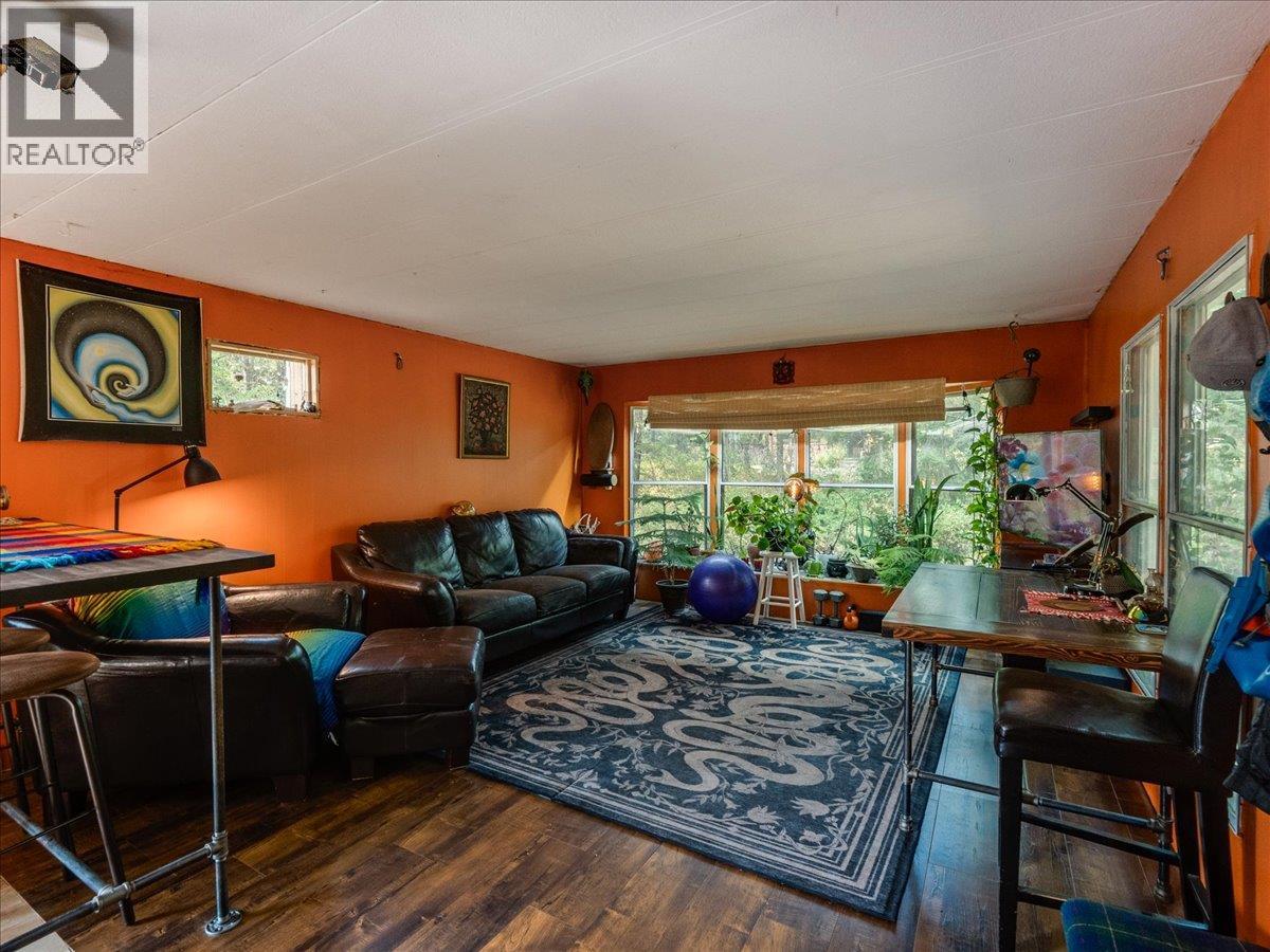 8864 Slocan  S Road, Slocan, British Columbia  V0G 2C0 - Photo 9 - 10397378