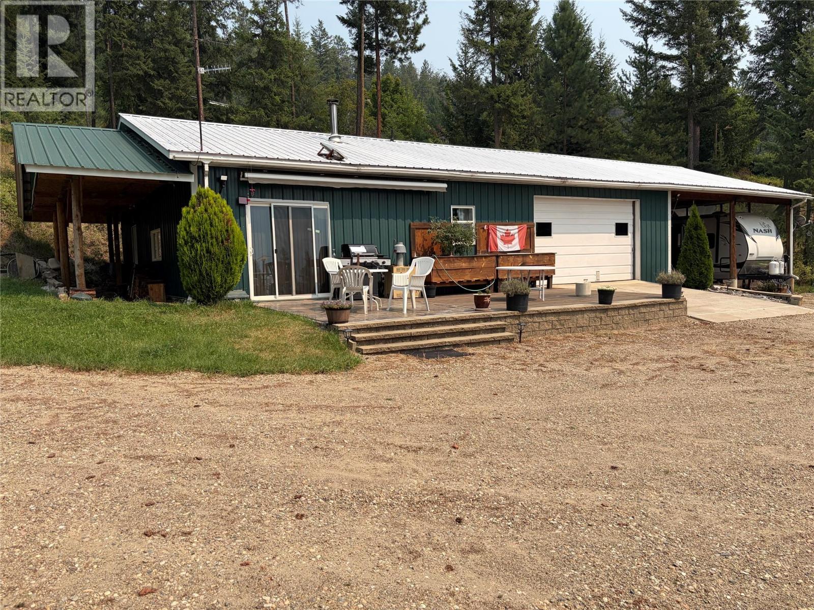 7465 Broadwater Road, Castlegar, British Columbia  V1N 4V8 - Photo 2 - 10396818