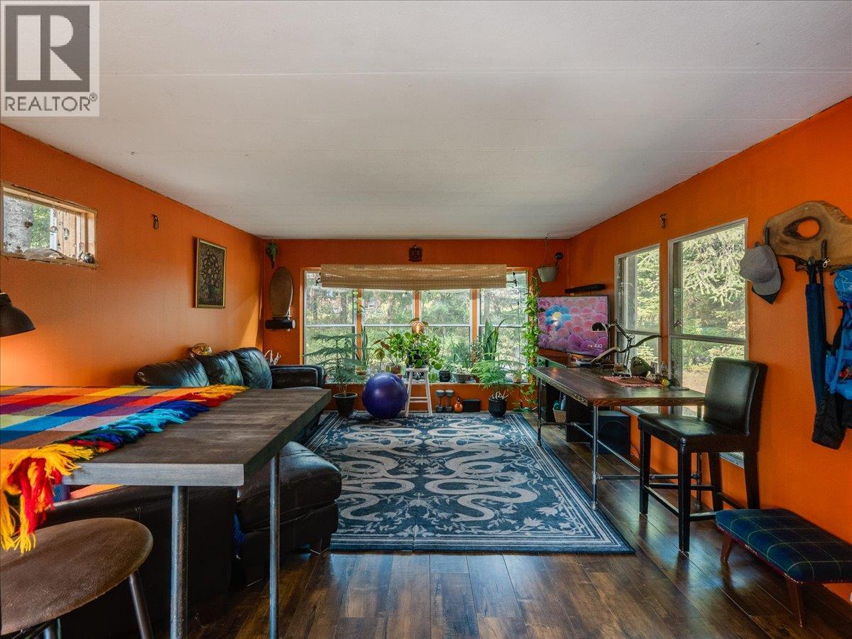 8864 Slocan  S Road, Slocan, British Columbia  V0G 2C0 - Photo 10 - 10397378