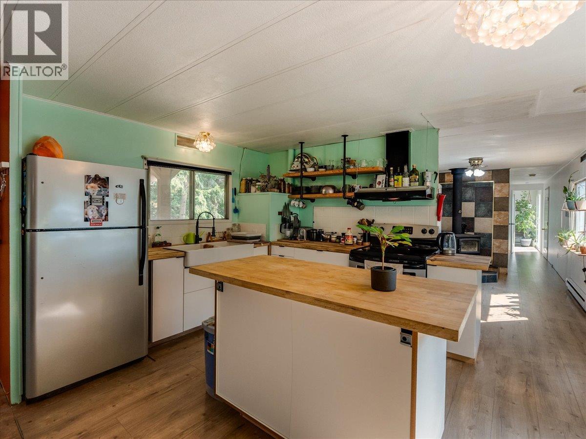 8864 Slocan  S Road, Slocan, British Columbia  V0G 2C0 - Photo 12 - 10397378