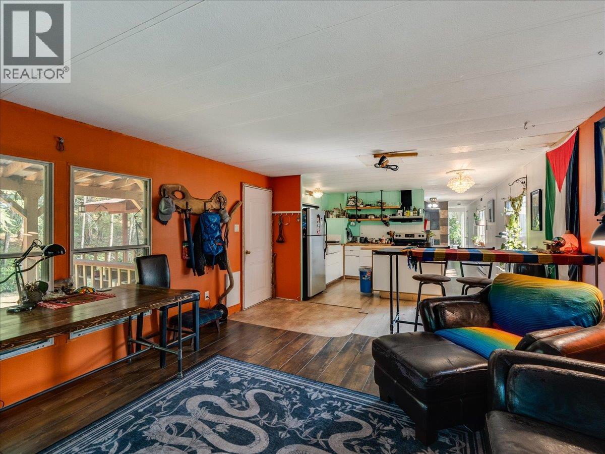 8864 Slocan  S Road, Slocan, British Columbia  V0G 2C0 - Photo 6 - 10397378