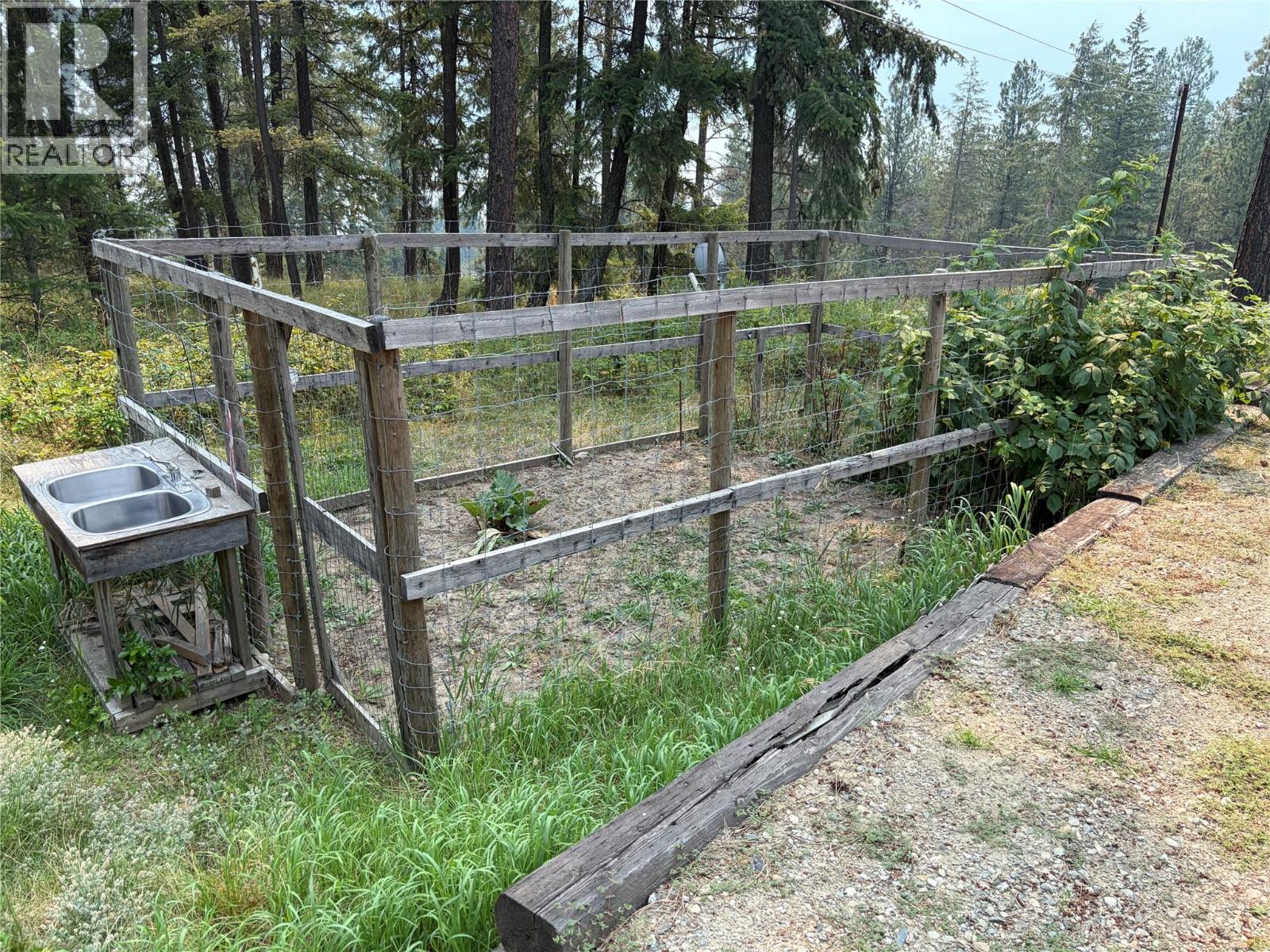 7465 Broadwater Road, Castlegar, British Columbia  V1N 4V8 - Photo 12 - 10396818