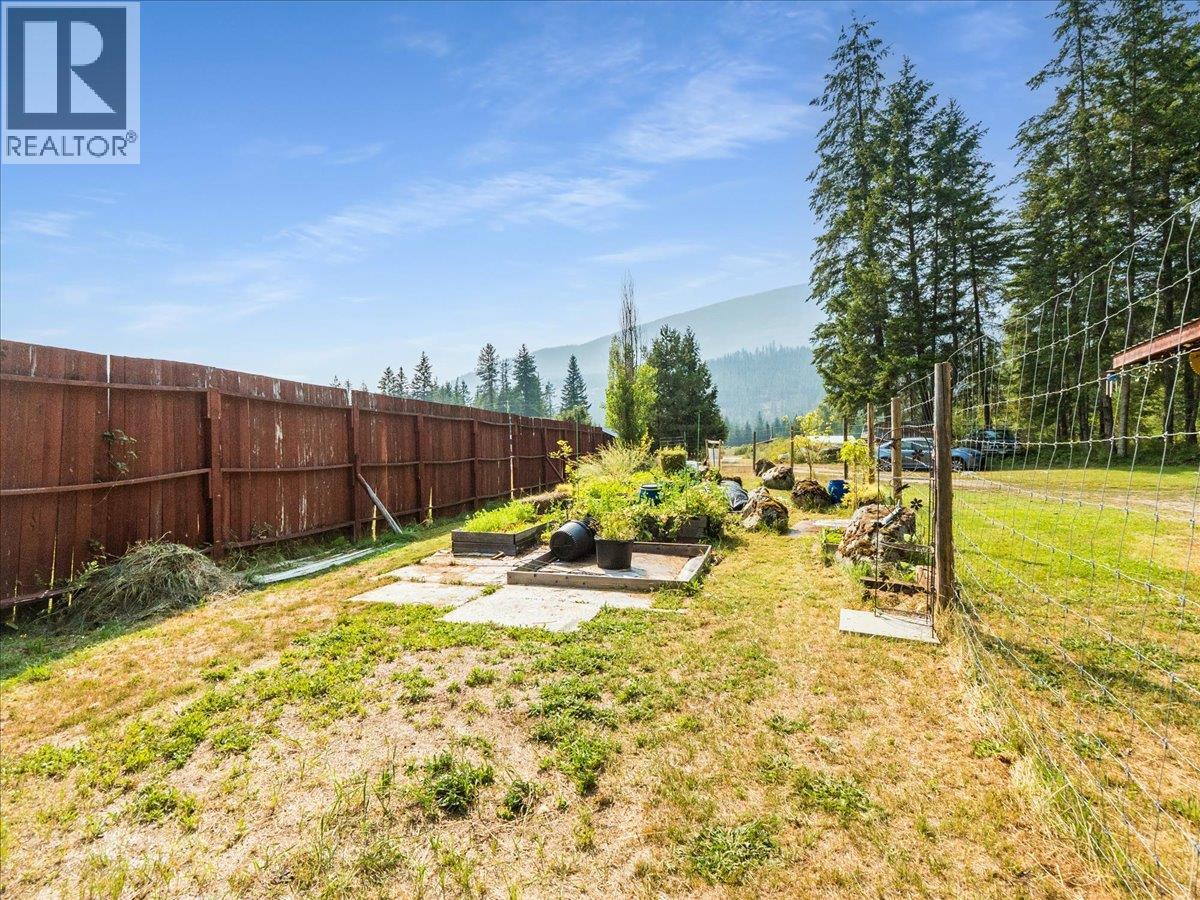 8864 Slocan  S Road, Slocan, British Columbia  V0G 2C0 - Photo 44 - 10397378