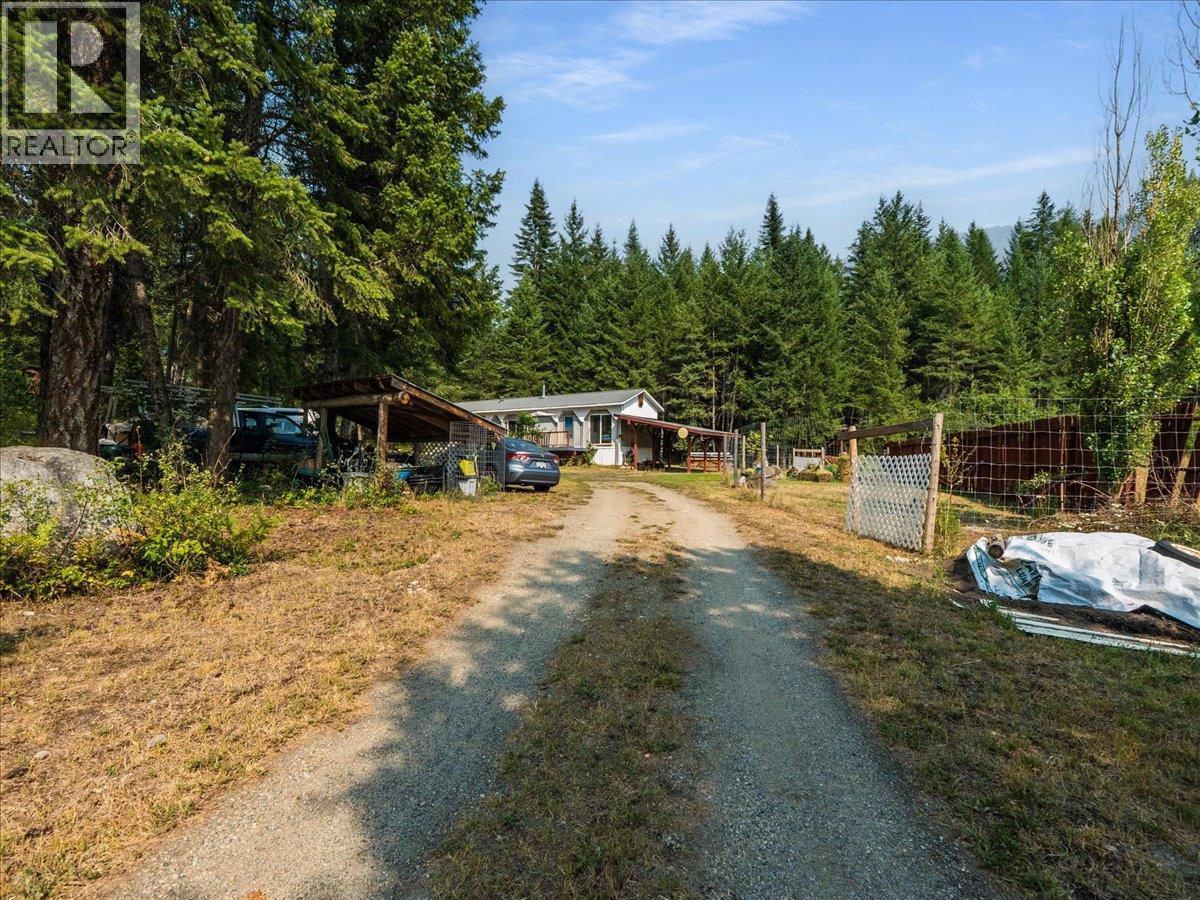 8864 Slocan  S Road, Slocan, British Columbia  V0G 2C0 - Photo 34 - 10397378