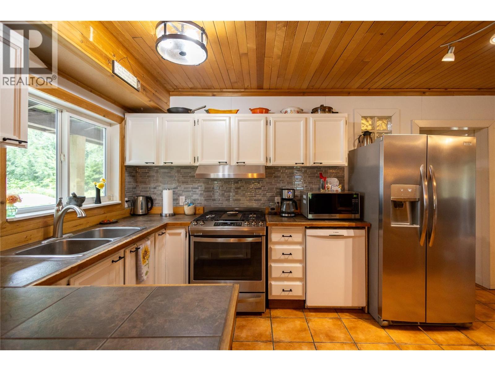4453 Passmore Upper Road, Passmore, British Columbia  V0G 2J0 - Photo 5 - 10397813