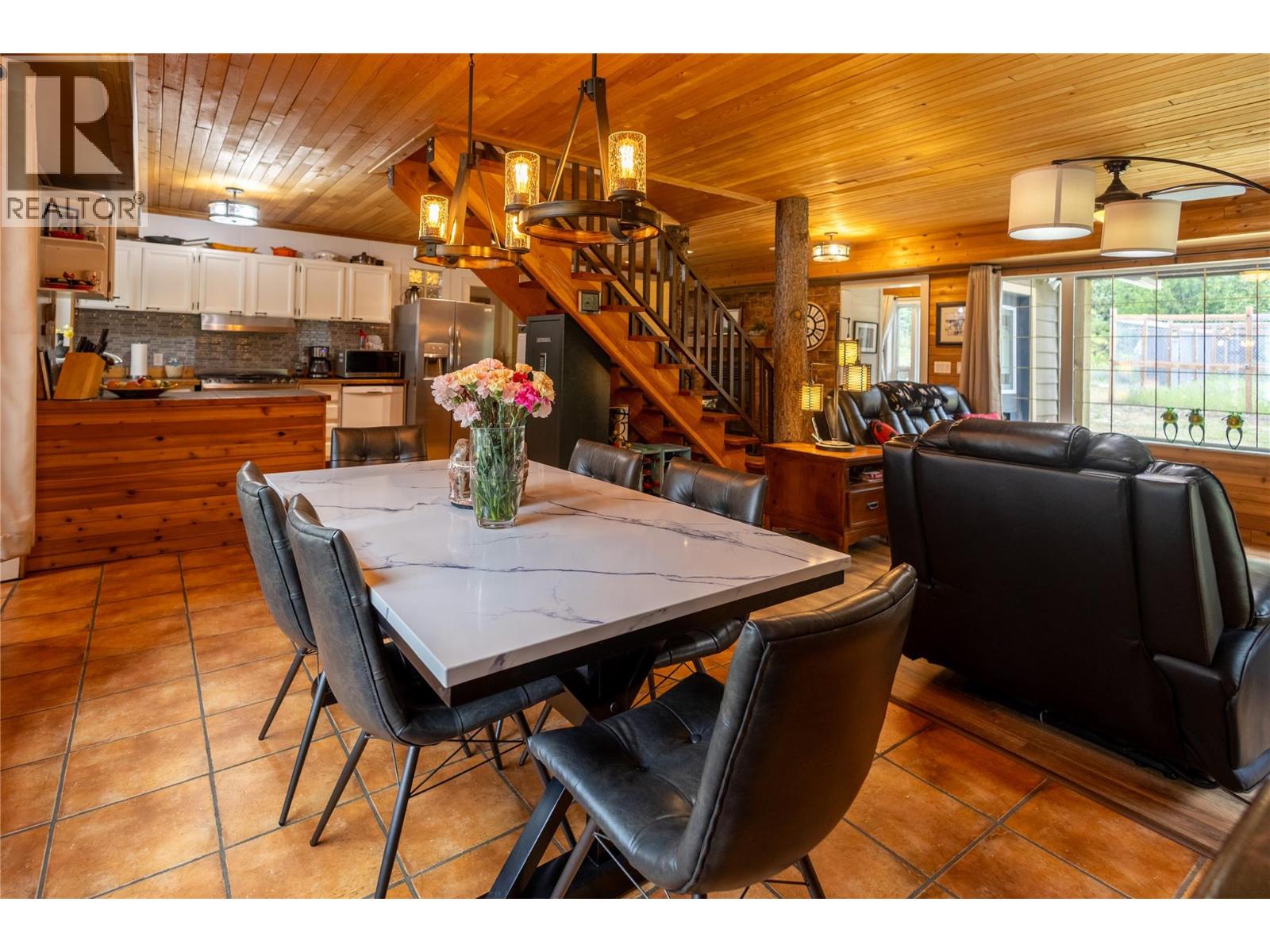 4453 Passmore Upper Road, Passmore, British Columbia  V0G 2J0 - Photo 3 - 10397813