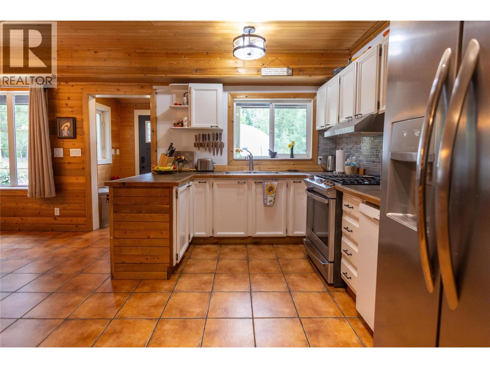 4453 Passmore Upper Road, Passmore, British Columbia  V0G 2J0 - Photo 4 - 10397813