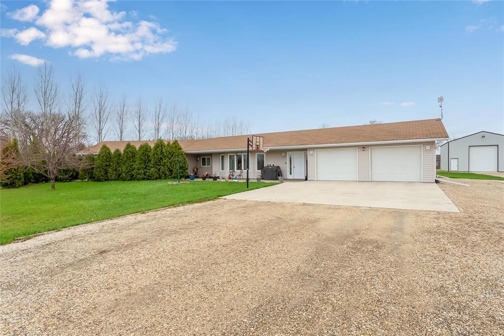 7 Willow Bay, Newton, Manitoba R0H 0X0 - Photo 2 - 202620692