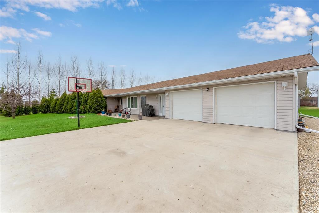 7 Willow Bay, Newton, Manitoba R0H 0X0 - Photo 3 - 202620692