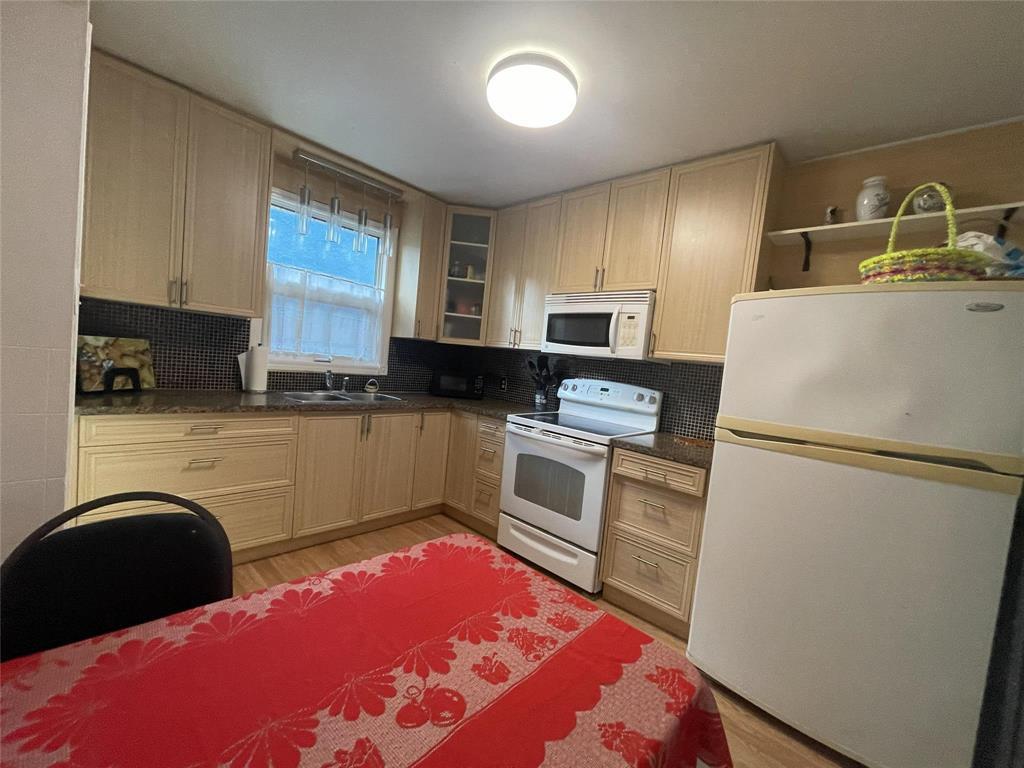 558 Enniskillen Avenue, Winnipeg, Manitoba  R2V 0J4 - Photo 14 - 202620693