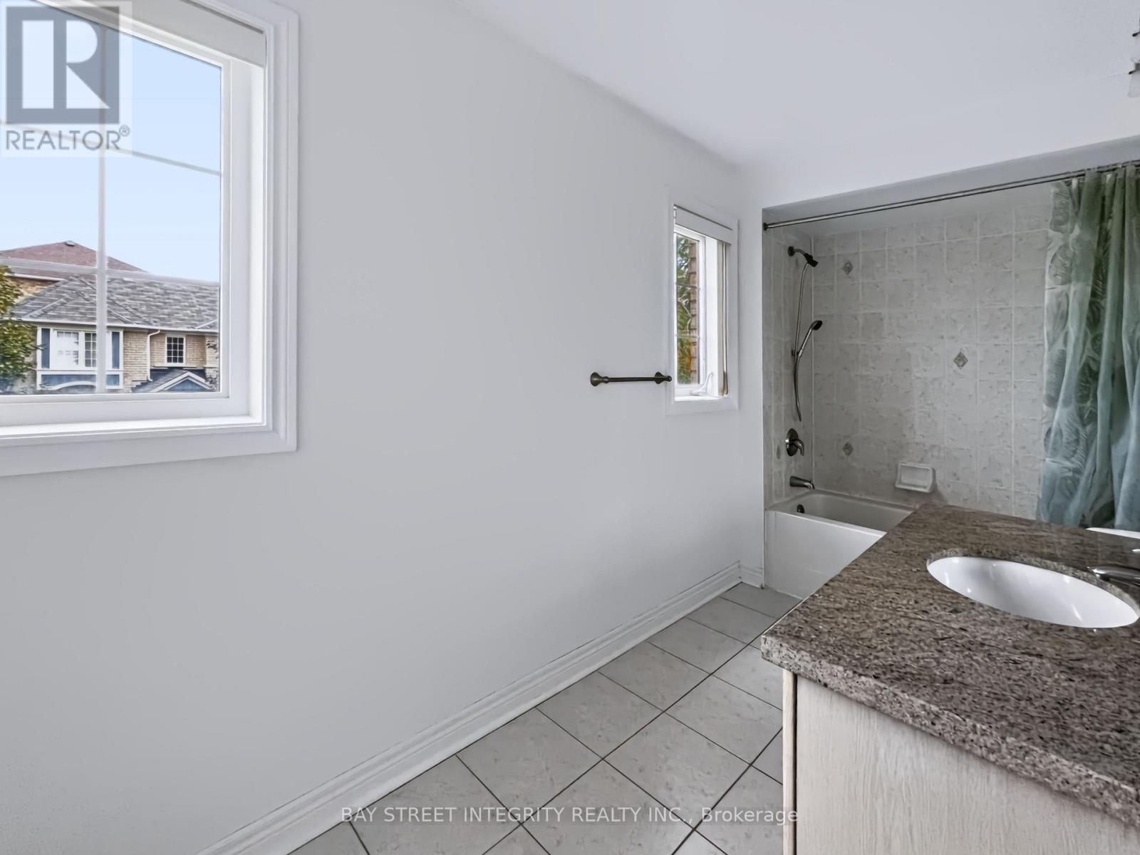 198 Dean Burton Lane, Newmarket, Ontario  L3X 3C4 - Photo 13 - N13679348
