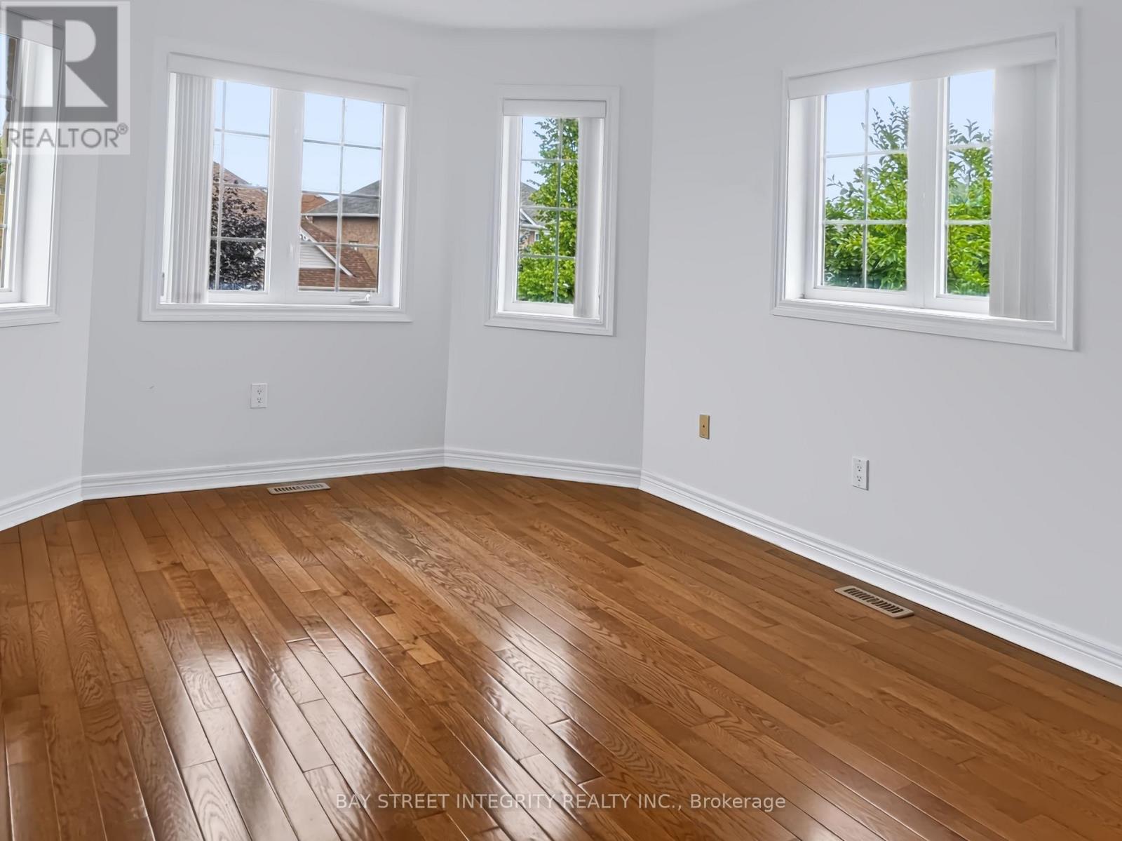 198 Dean Burton Lane, Newmarket, Ontario  L3X 3C4 - Photo 12 - N13679348