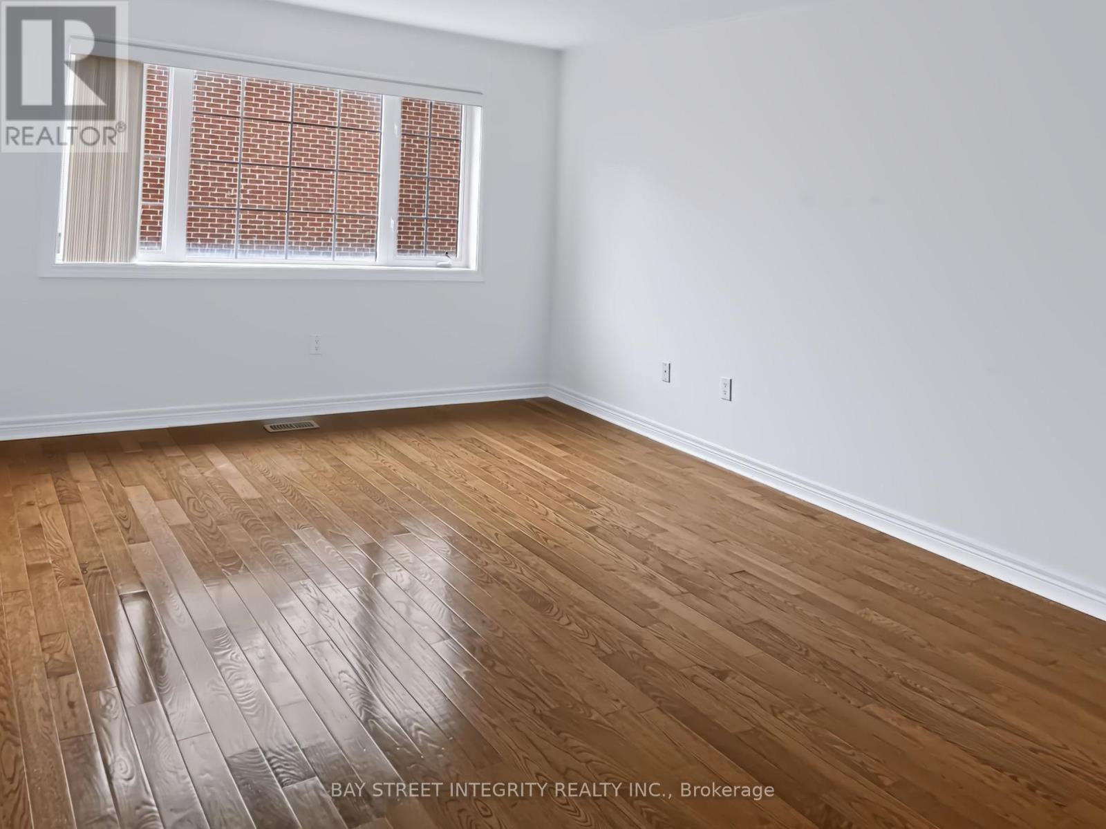 198 Dean Burton Lane, Newmarket, Ontario  L3X 3C4 - Photo 8 - N13679348