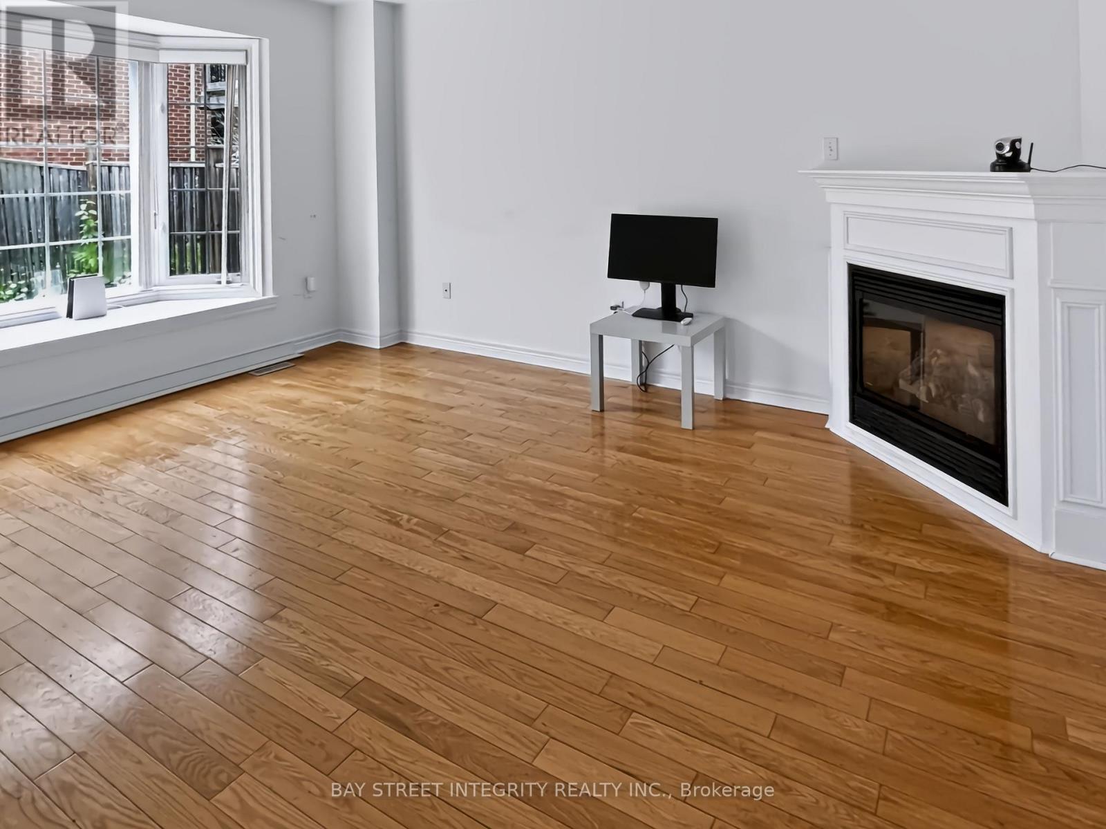 198 Dean Burton Lane, Newmarket, Ontario  L3X 3C4 - Photo 4 - N13679348