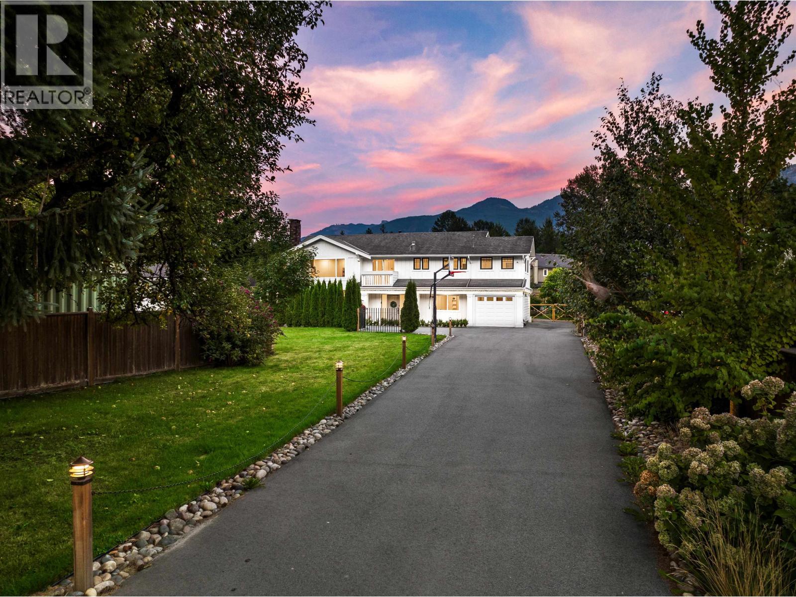 39726 Government Road, Squamish, British Columbia V8B 0G3 - Photo 2 - R3156315
