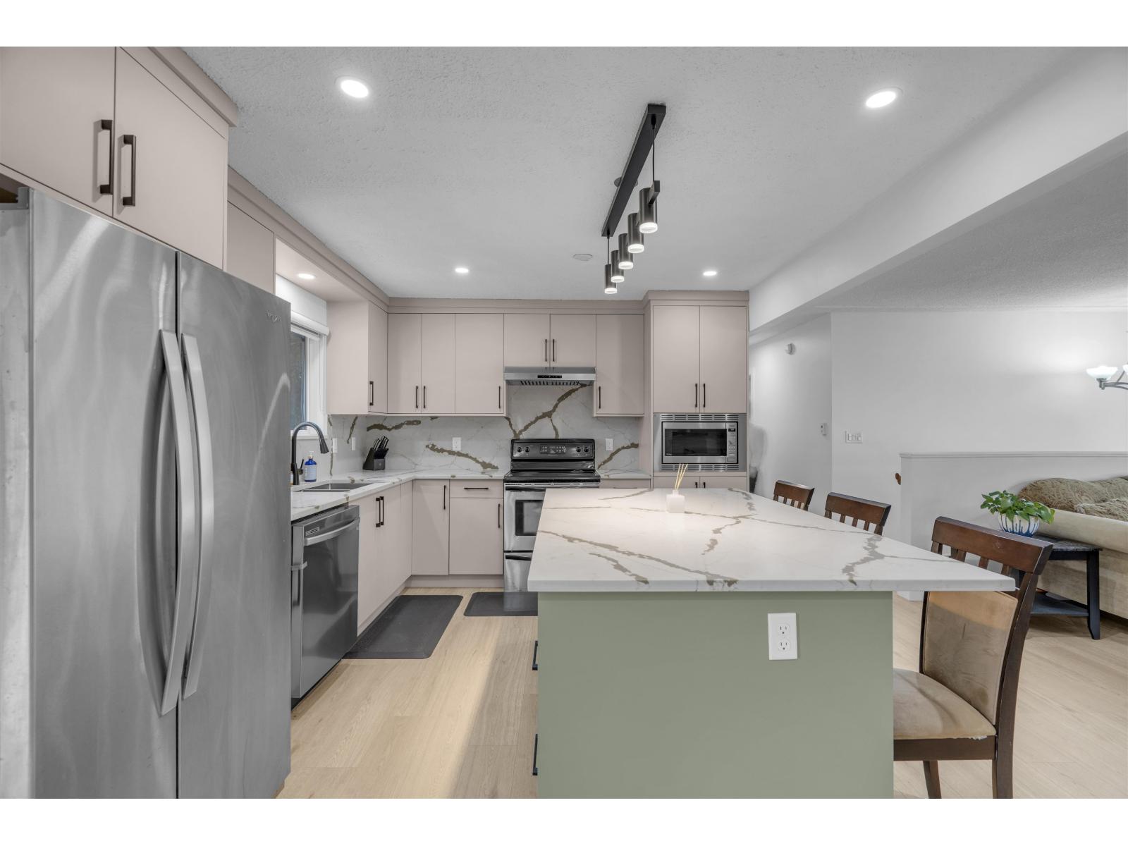 33040 Arbutus Avenue, Mission, British Columbia  V2V 2R8 - Photo 8 - R3156201