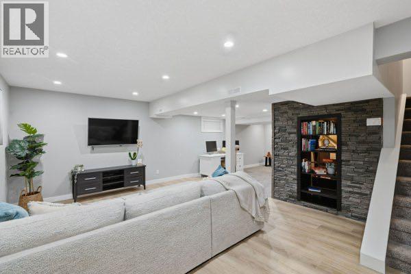 3605 Kerry Park Road SW, Calgary, Alberta  T3E 4S5 - Photo 39 - A2337050
