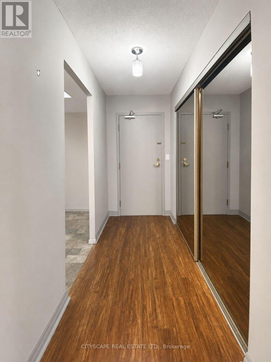 212 - 100 Observatory Lane, Richmond Hill, Ontario  L4C 1T4 - Photo 3 - N13685002