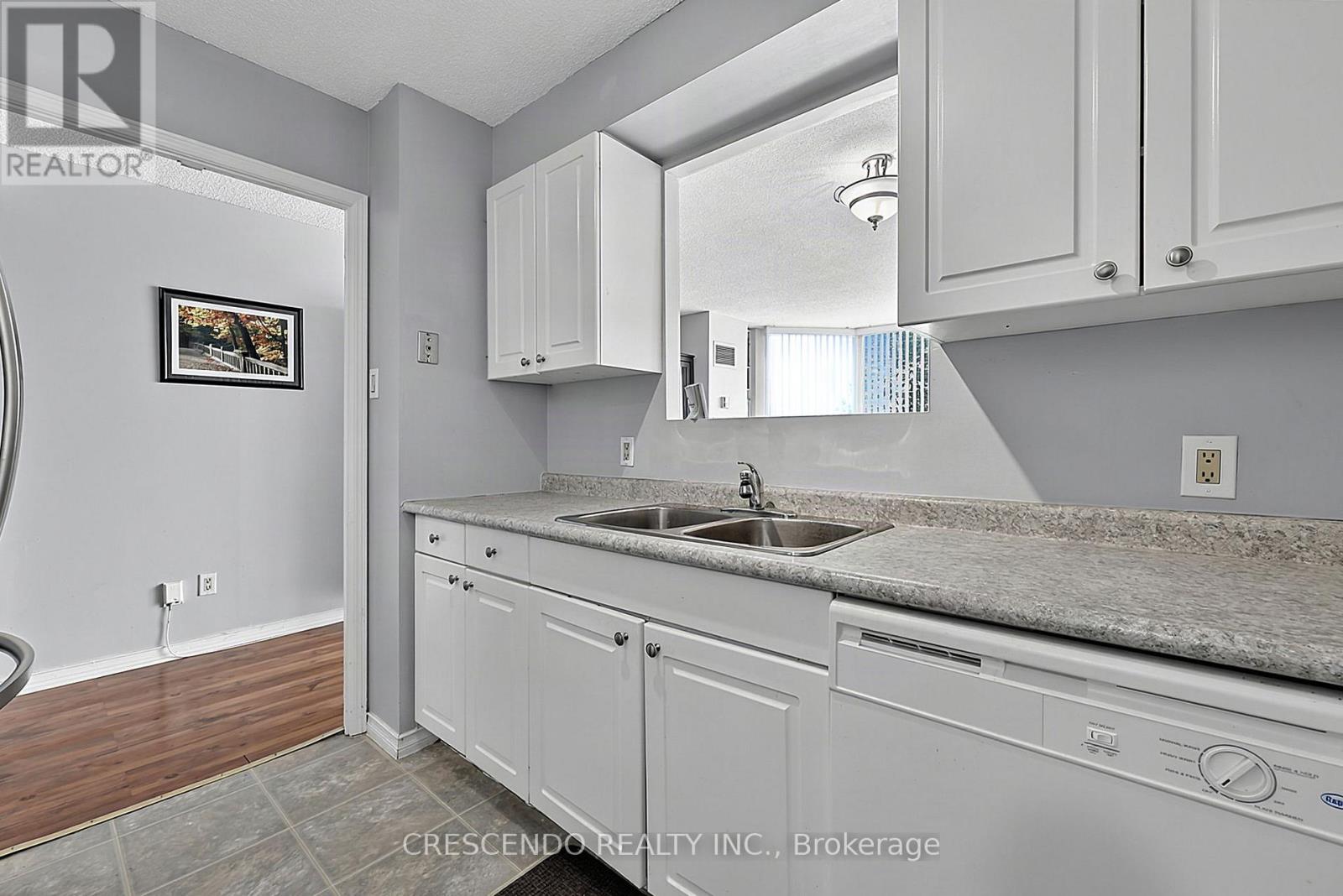 201 - 100 Millside Drive, Milton, Ontario  L9T 5E2 - Photo 8 - W13684990