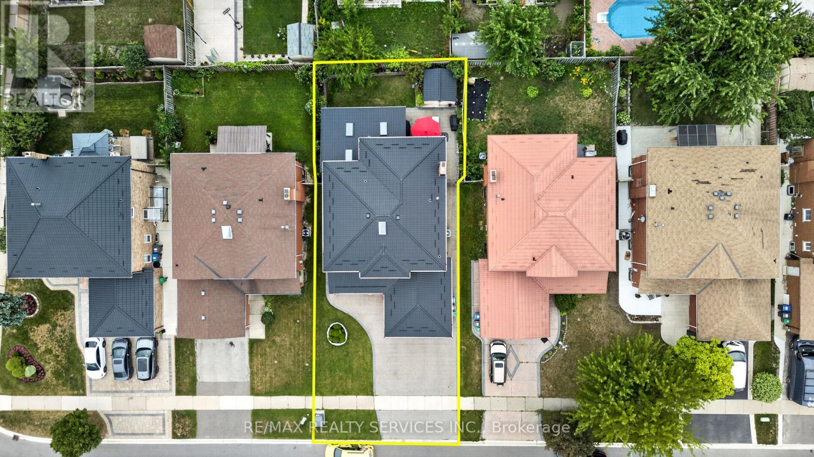 21 Newport Street, Brampton, Ontario  L6S 4N1 - Photo 2 - W13683530