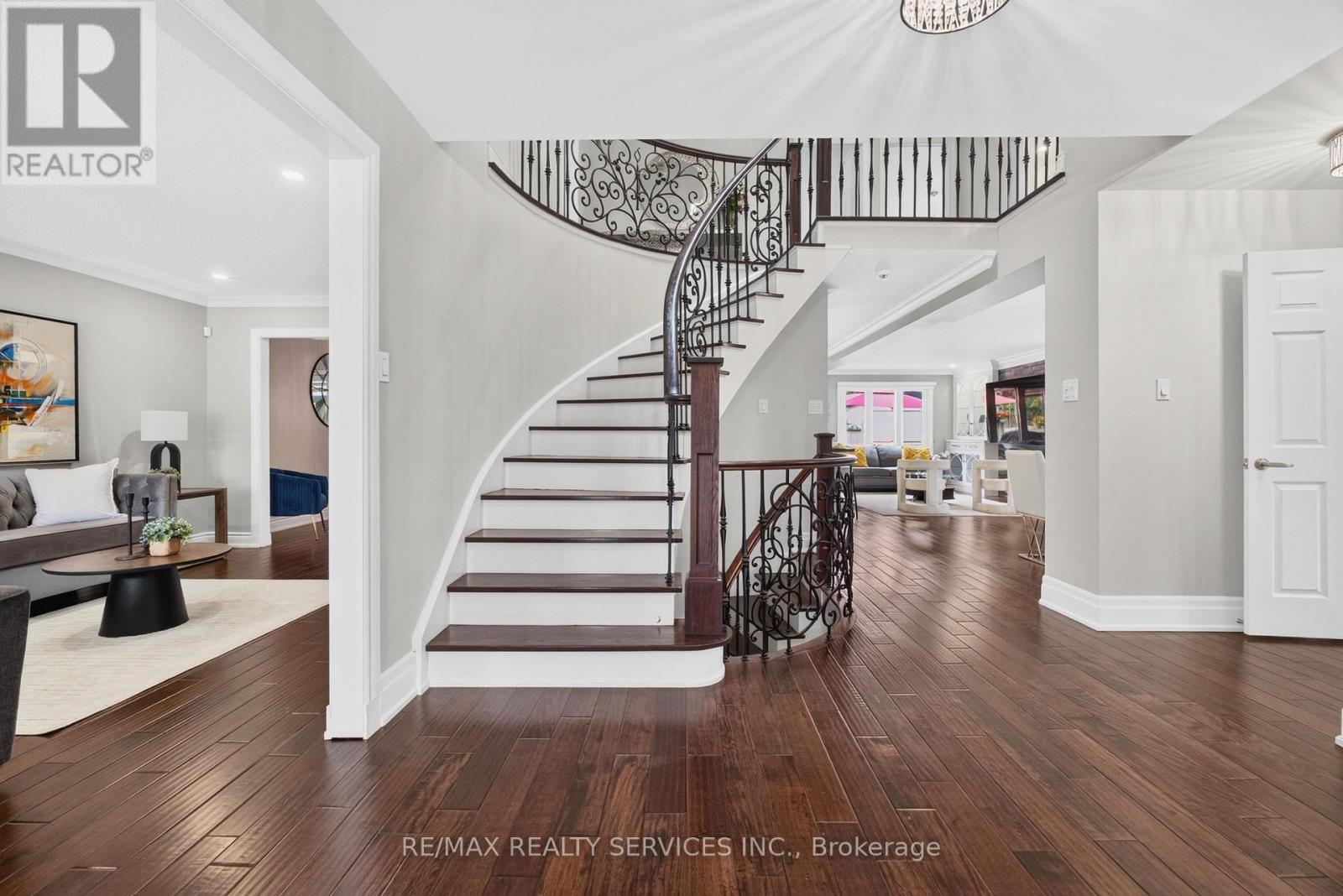 21 Newport Street, Brampton, Ontario  L6S 4N1 - Photo 4 - W13683530