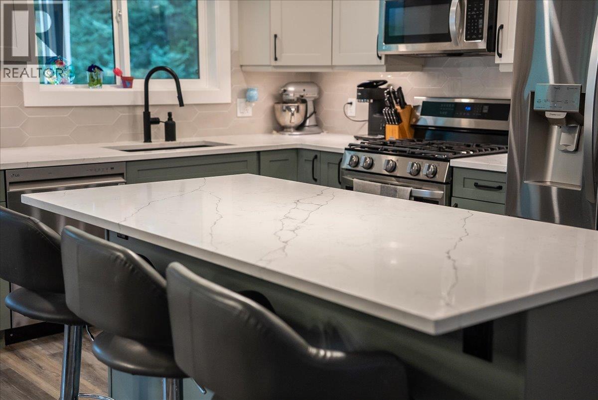 1065 Lower China Creek Road, Castlegar, British Columbia  V0G 1G0 - Photo 12 - 10397740