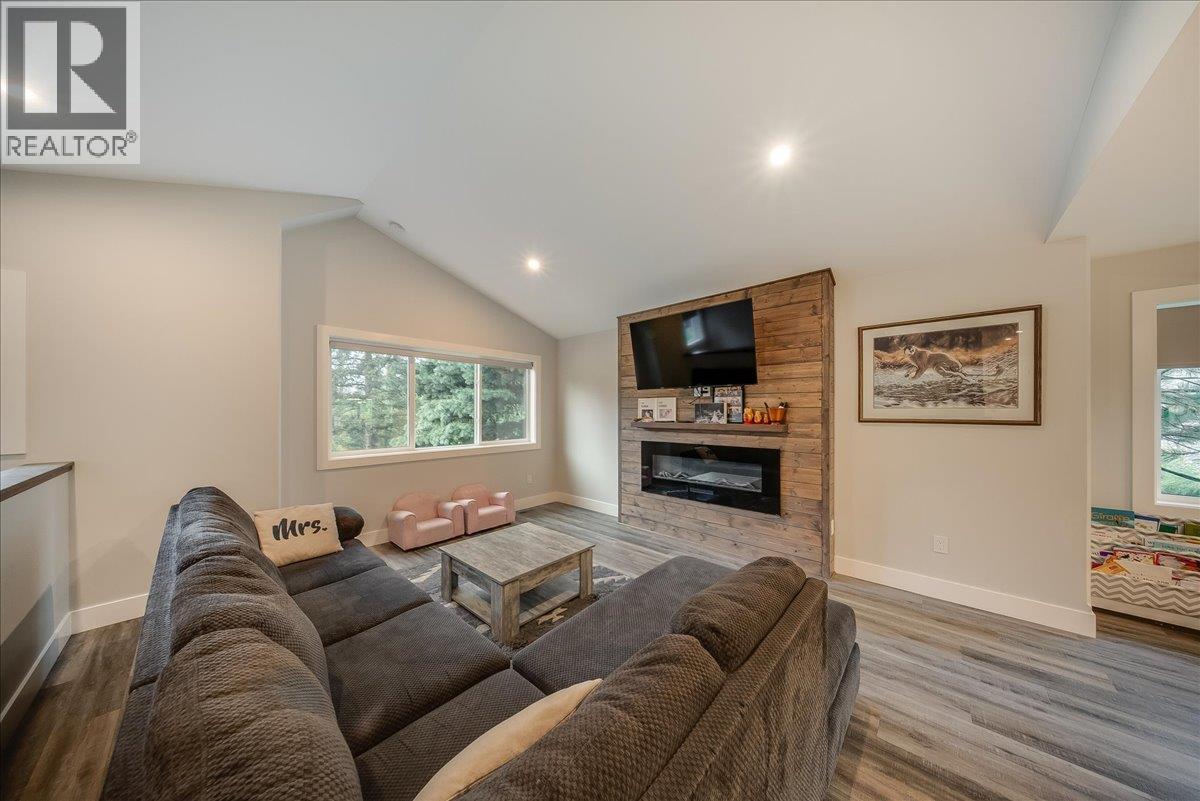 1065 Lower China Creek Road, Castlegar, British Columbia  V0G 1G0 - Photo 15 - 10397740