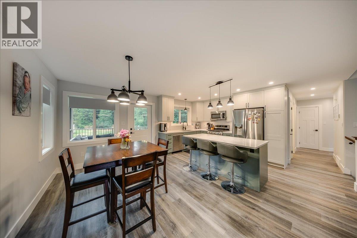 1065 Lower China Creek Road, Castlegar, British Columbia  V0G 1G0 - Photo 8 - 10397740