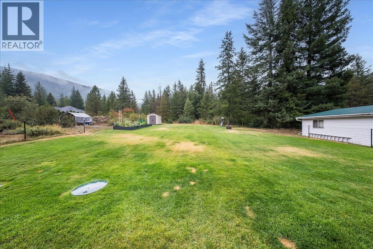 1065 Lower China Creek Road, Castlegar, British Columbia  V0G 1G0 - Photo 4 - 10397740