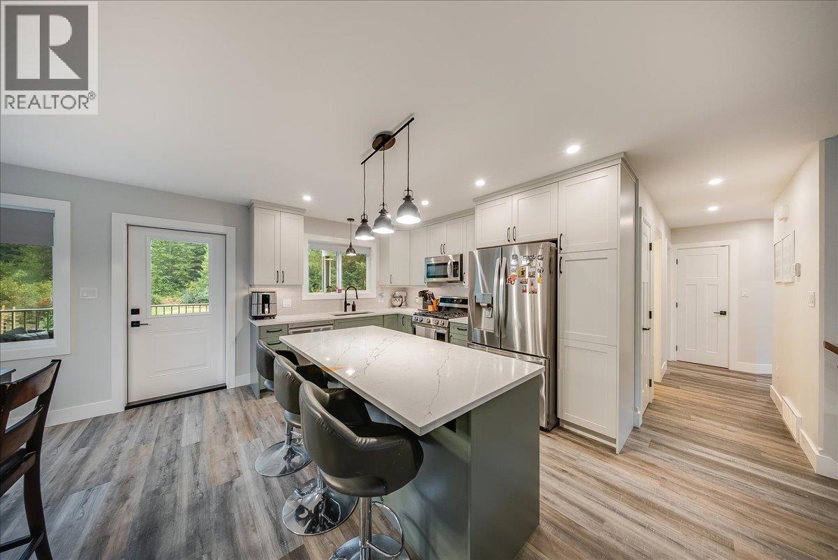 1065 Lower China Creek Road, Castlegar, British Columbia  V0G 1G0 - Photo 9 - 10397740